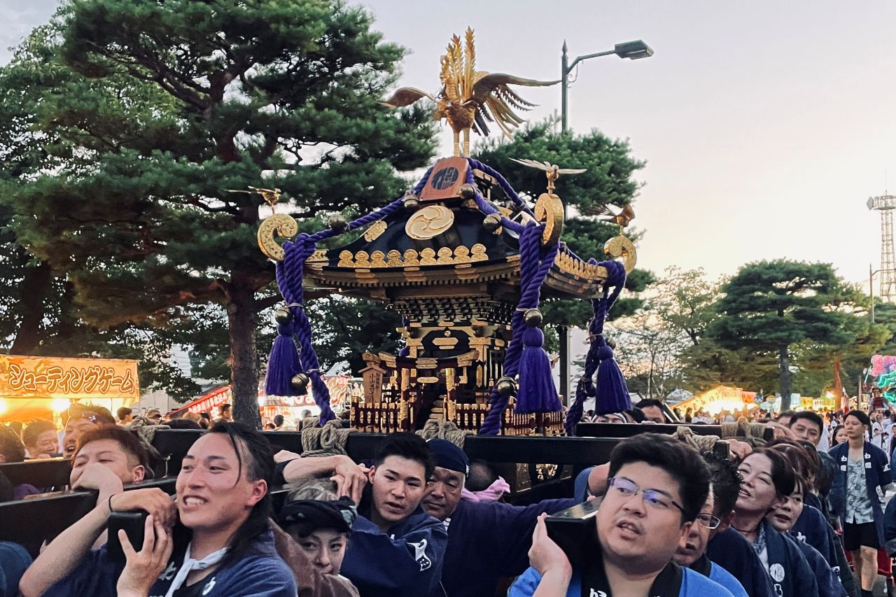 十和田わ組の神輿